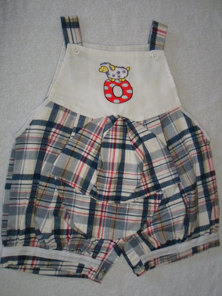Macacão com boné